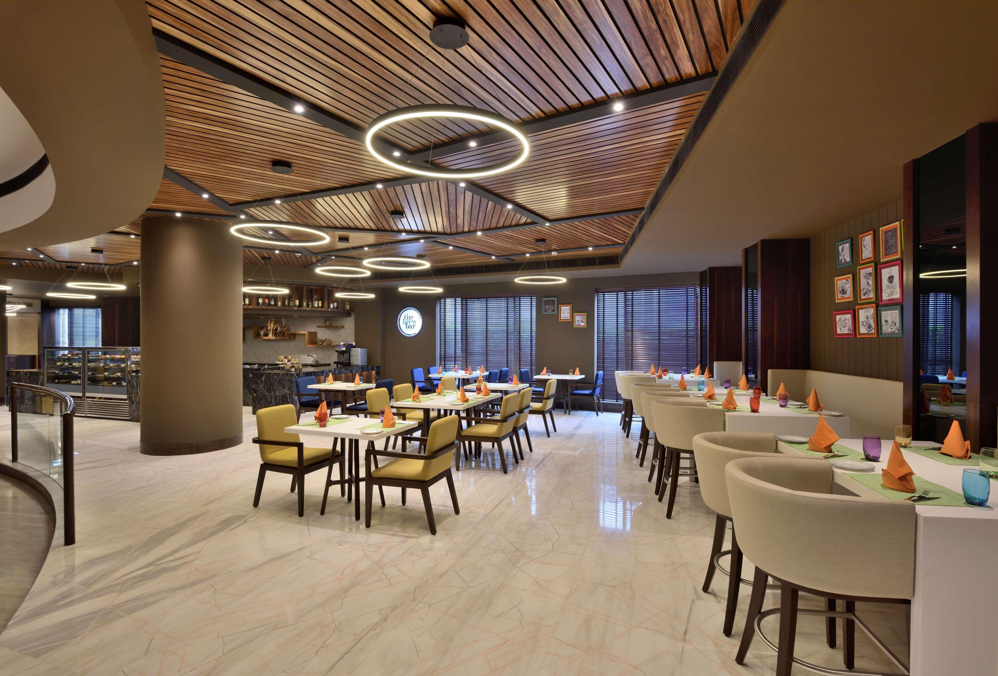 Radisson Gurugram Udyog Vihar Hotel Gurgaon Exterior photo The restaurant