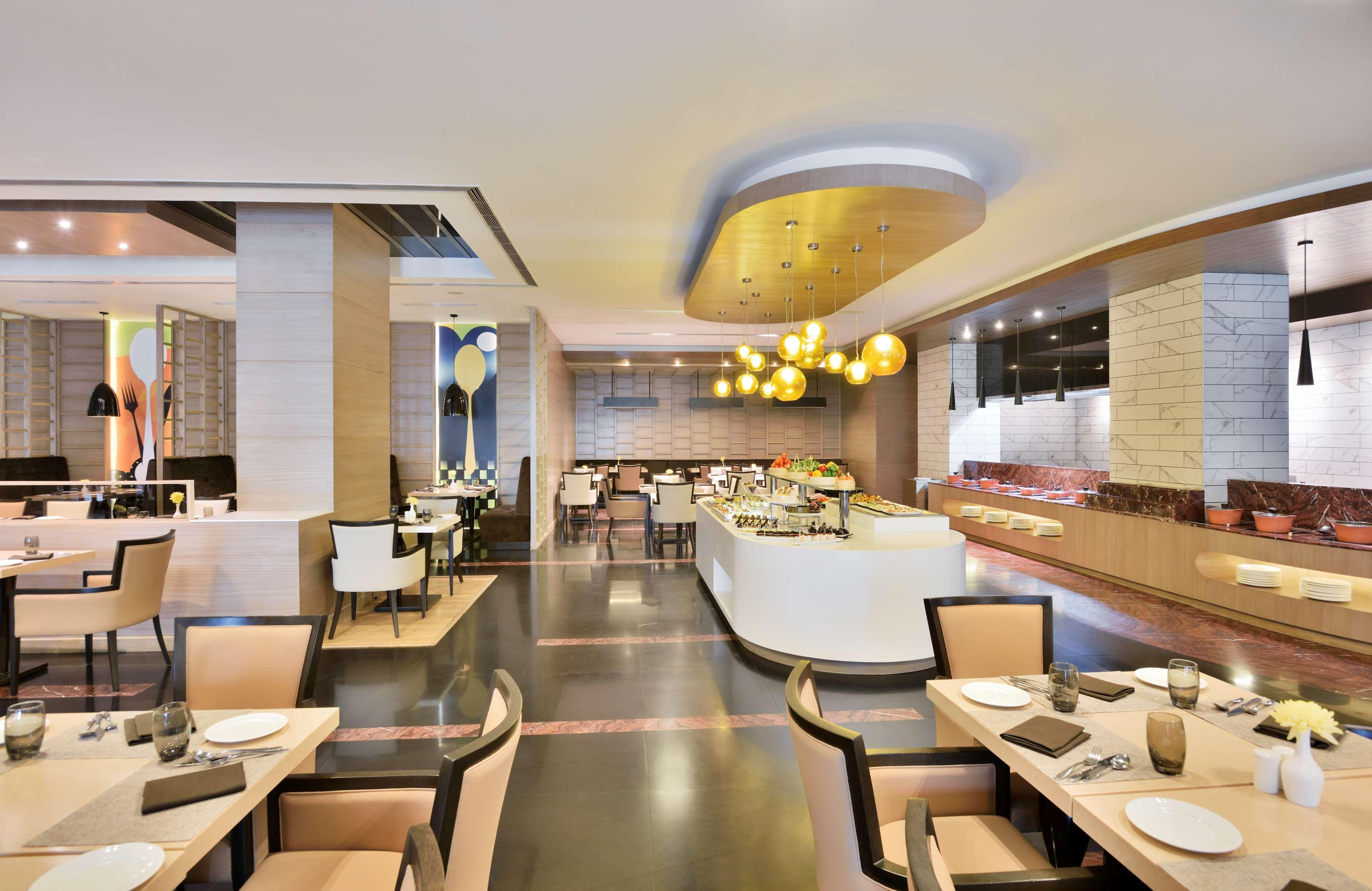 Radisson Gurugram Udyog Vihar Hotel Gurgaon Exterior photo The interior of the restaurant