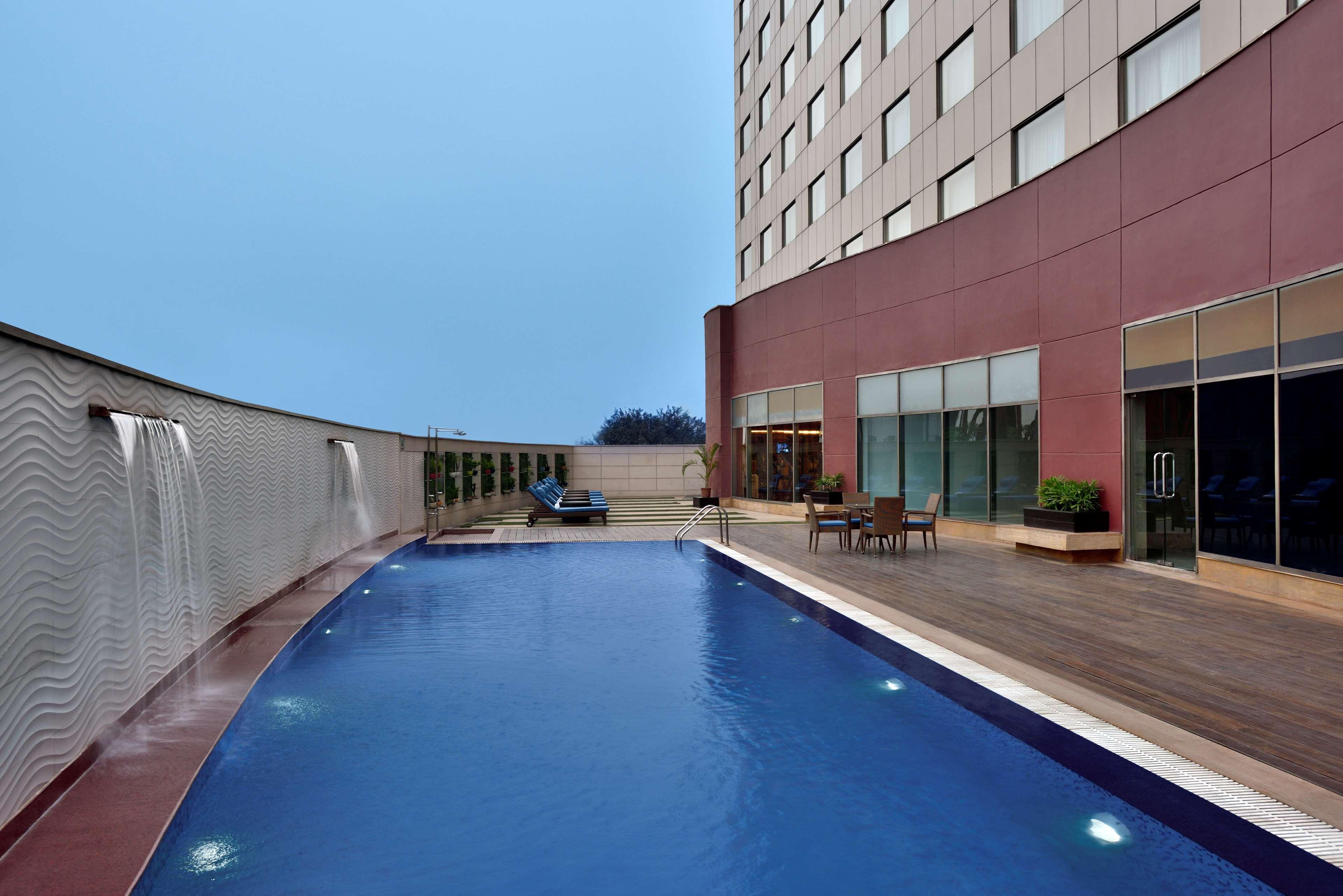 Radisson Gurugram Udyog Vihar Hotel Gurgaon Exterior photo Pool at the hotel
