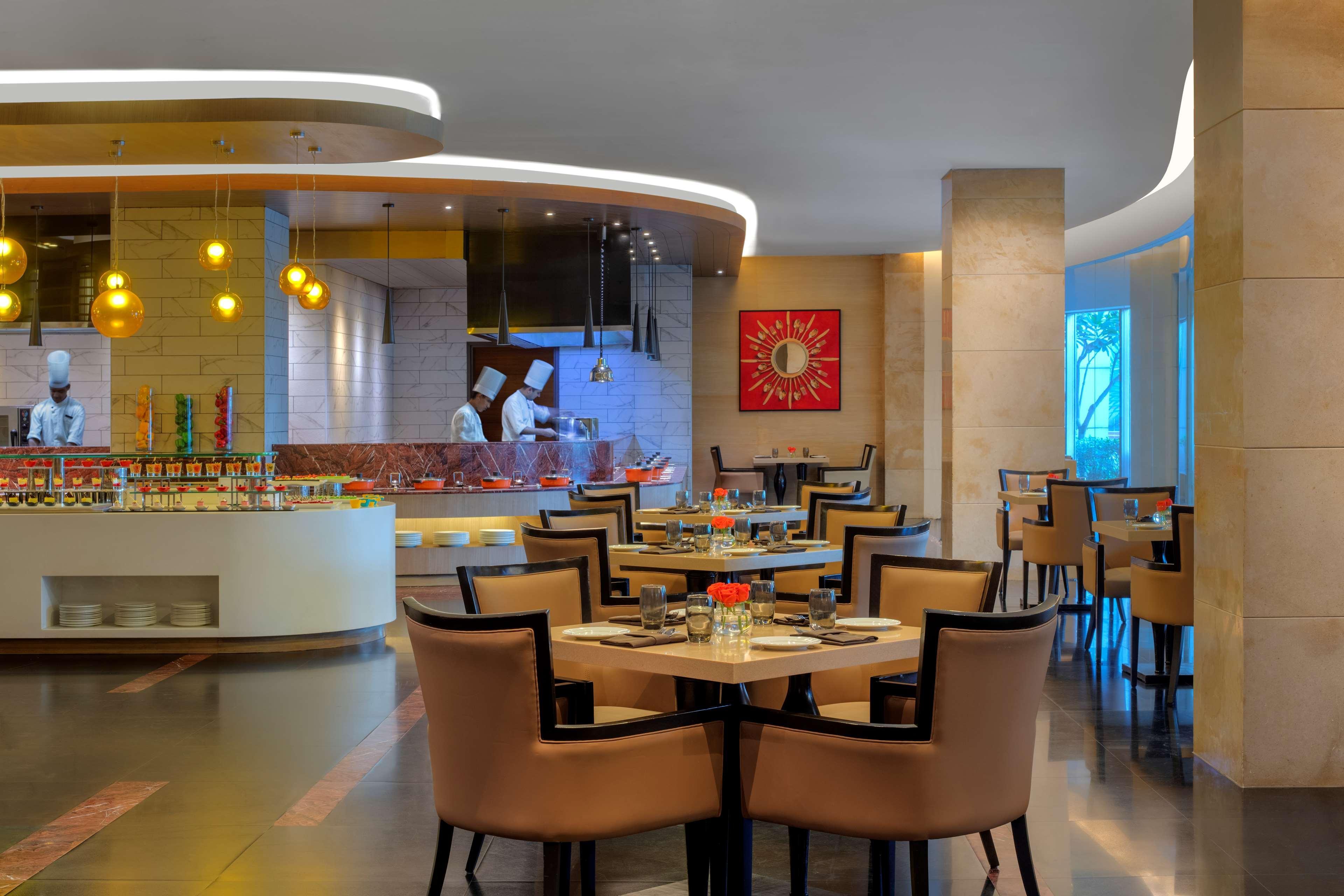 Radisson Gurugram Udyog Vihar Hotel Gurgaon Exterior photo The restaurant