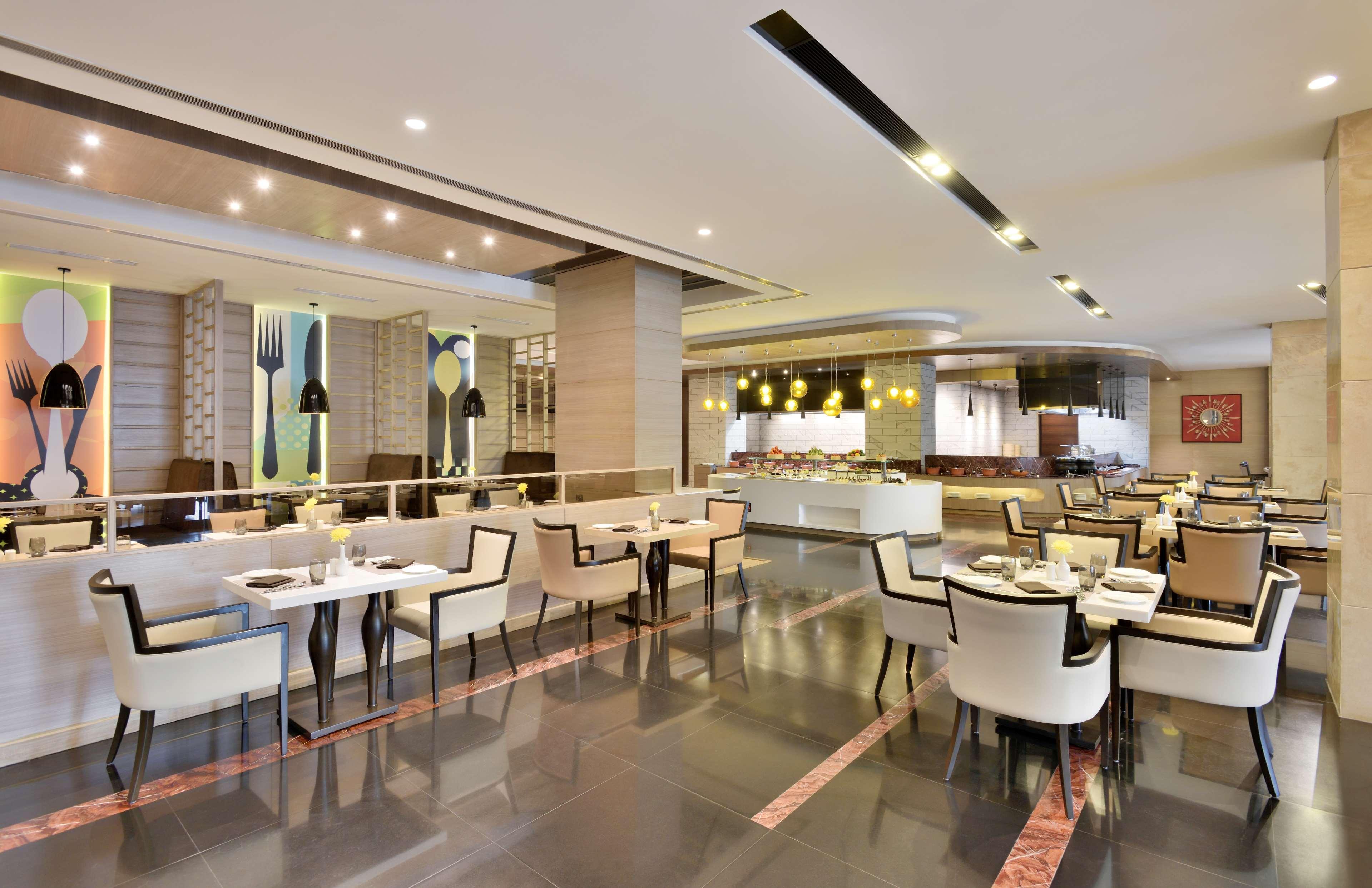 Radisson Gurugram Udyog Vihar Hotel Gurgaon Exterior photo The restaurant