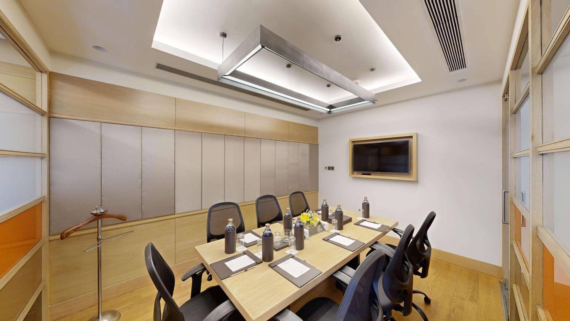 Radisson Gurugram Udyog Vihar Hotel Gurgaon Exterior photo