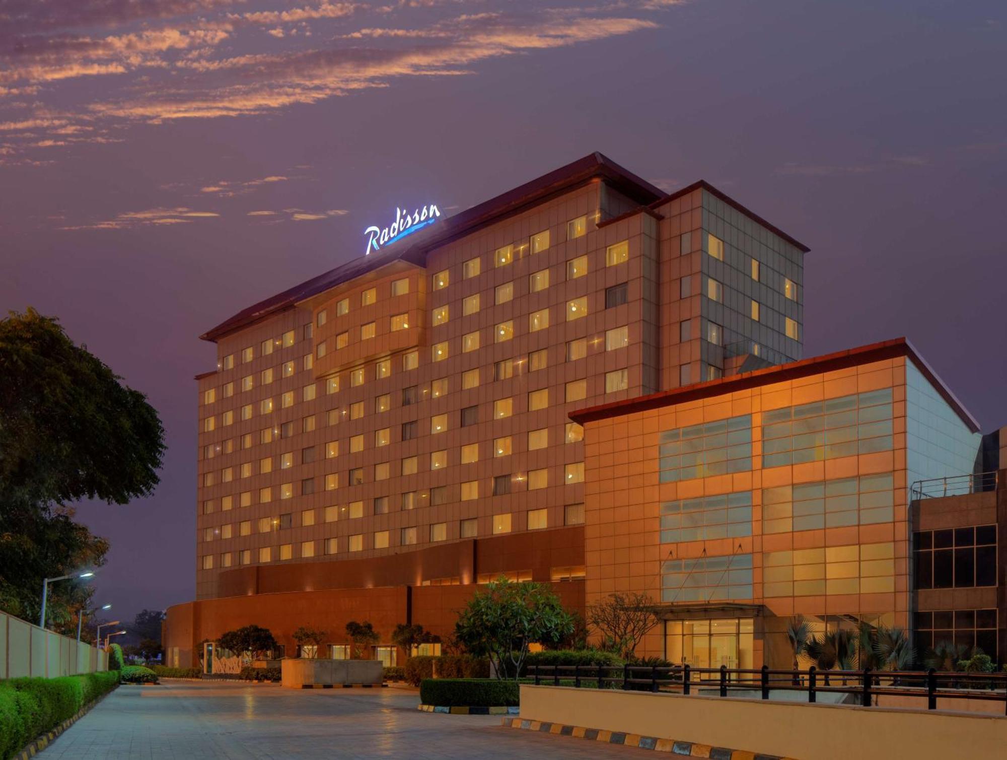 Radisson Gurugram Udyog Vihar Hotel Gurgaon Exterior photo