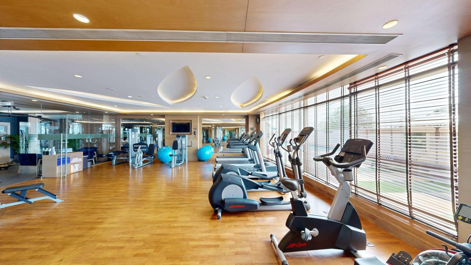 Radisson Gurugram Udyog Vihar Hotel Gurgaon Exterior photo