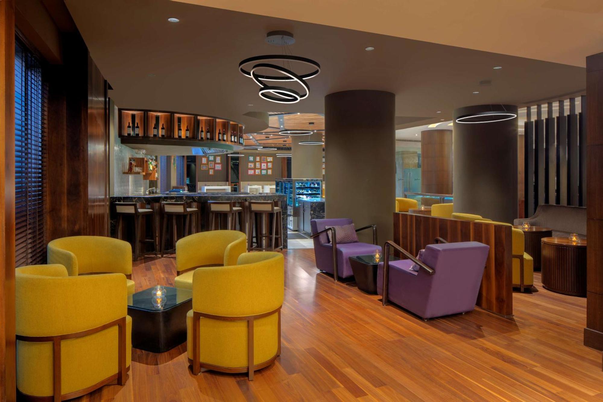 Radisson Gurugram Udyog Vihar Hotel Gurgaon Exterior photo