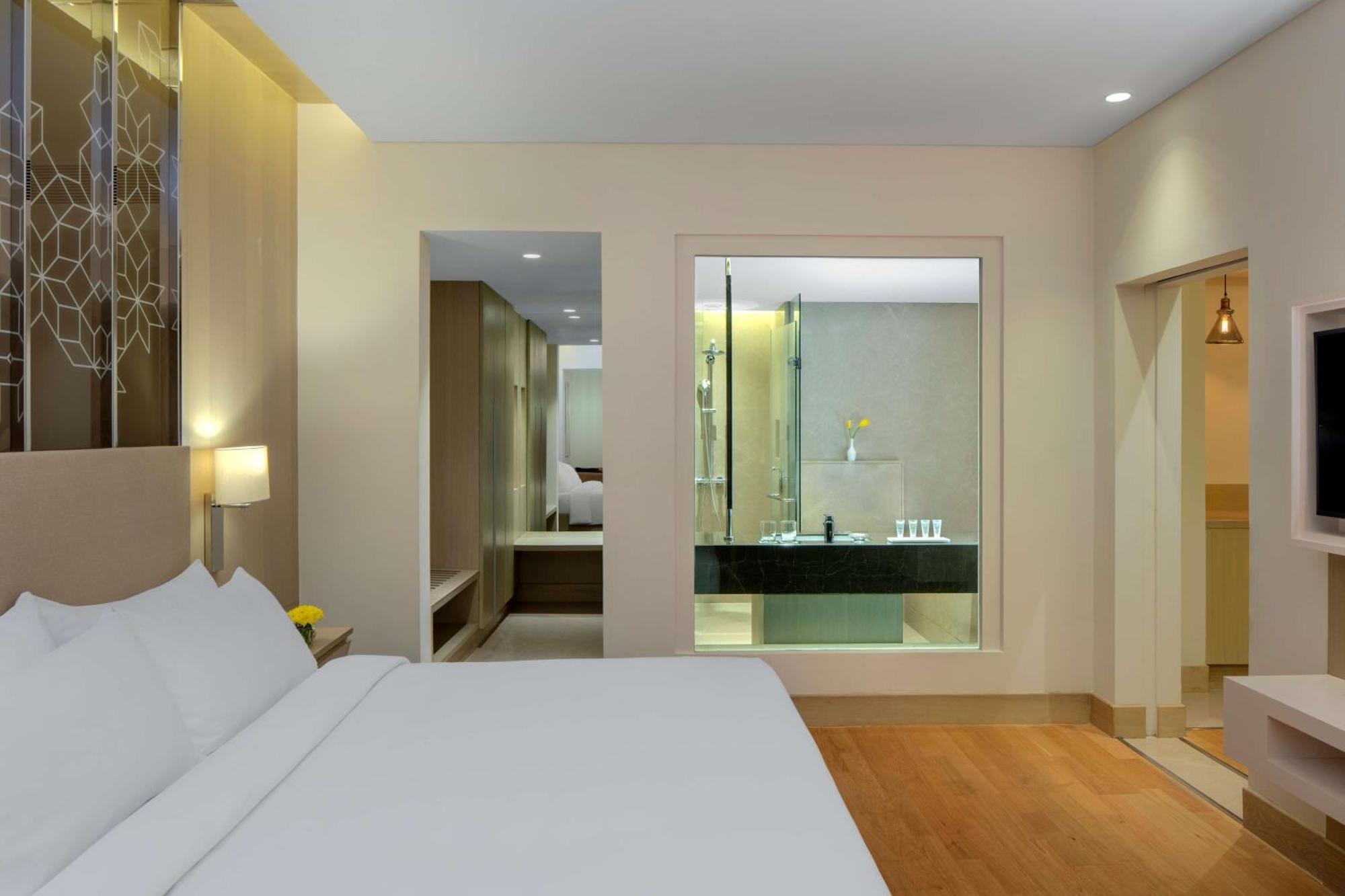 Radisson Gurugram Udyog Vihar Hotel Gurgaon Exterior photo