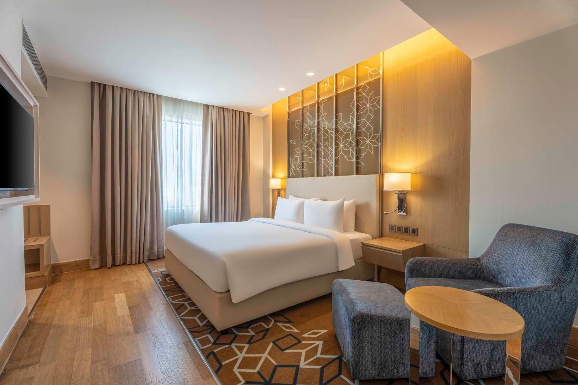 Radisson Gurugram Udyog Vihar Hotel Gurgaon Exterior photo