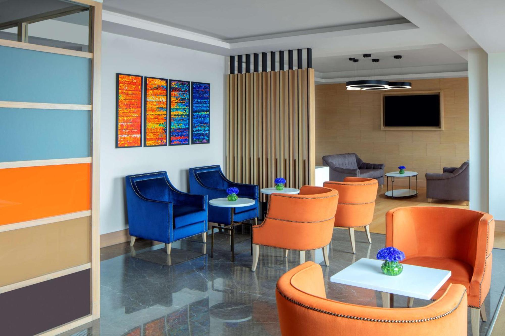 Radisson Gurugram Udyog Vihar Hotel Gurgaon Exterior photo