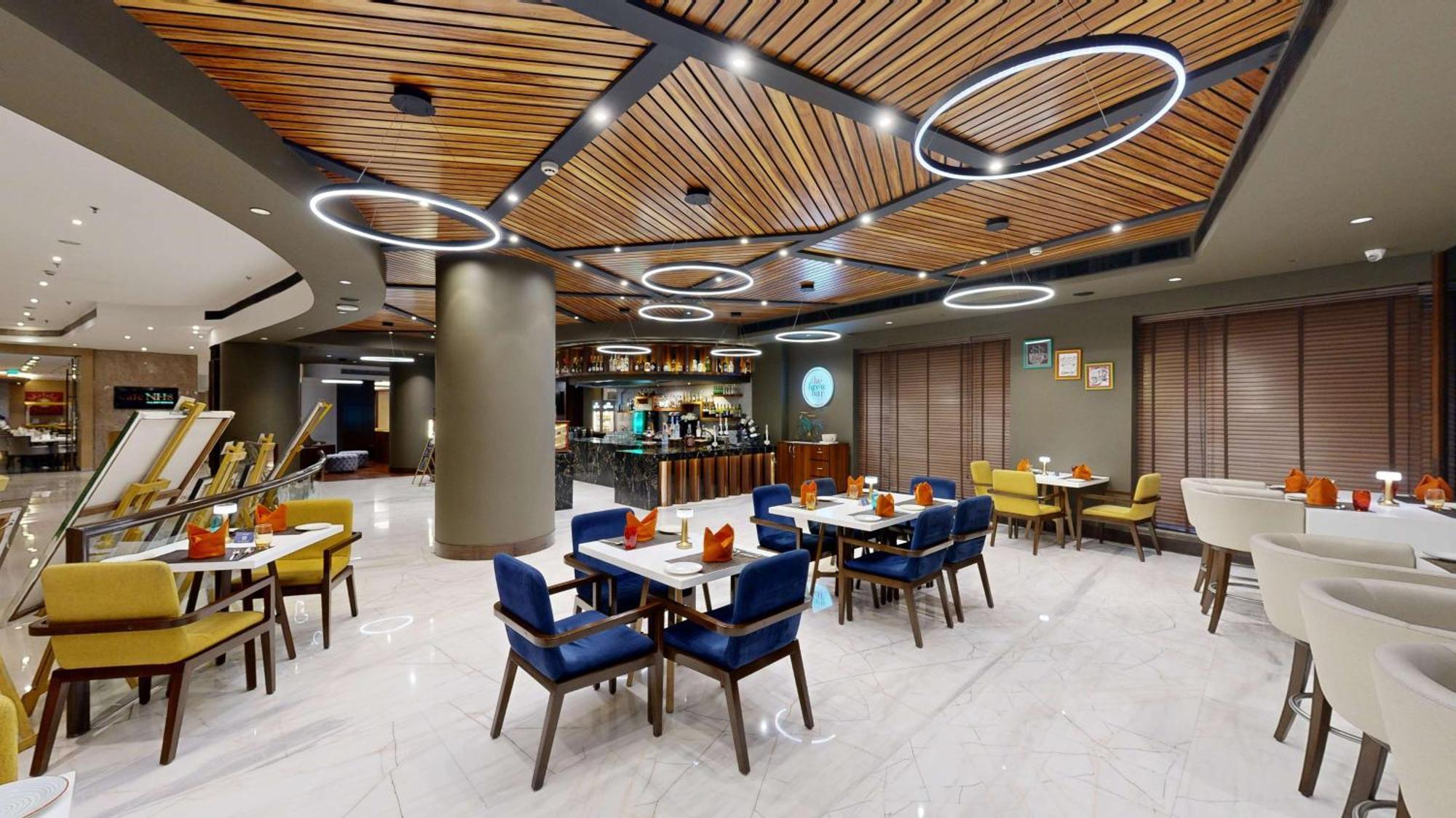 Radisson Gurugram Udyog Vihar Hotel Gurgaon Exterior photo