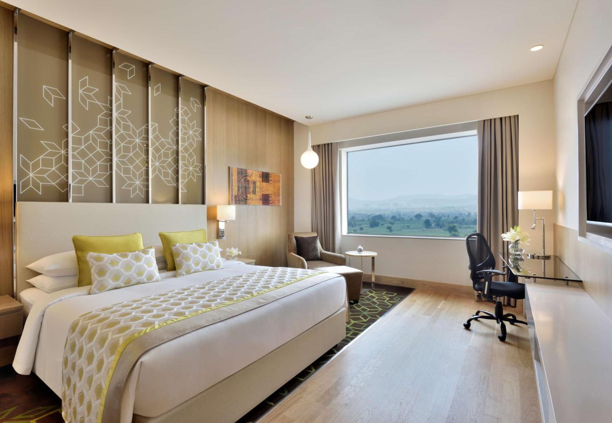 Radisson Gurugram Udyog Vihar Hotel Gurgaon Exterior photo
