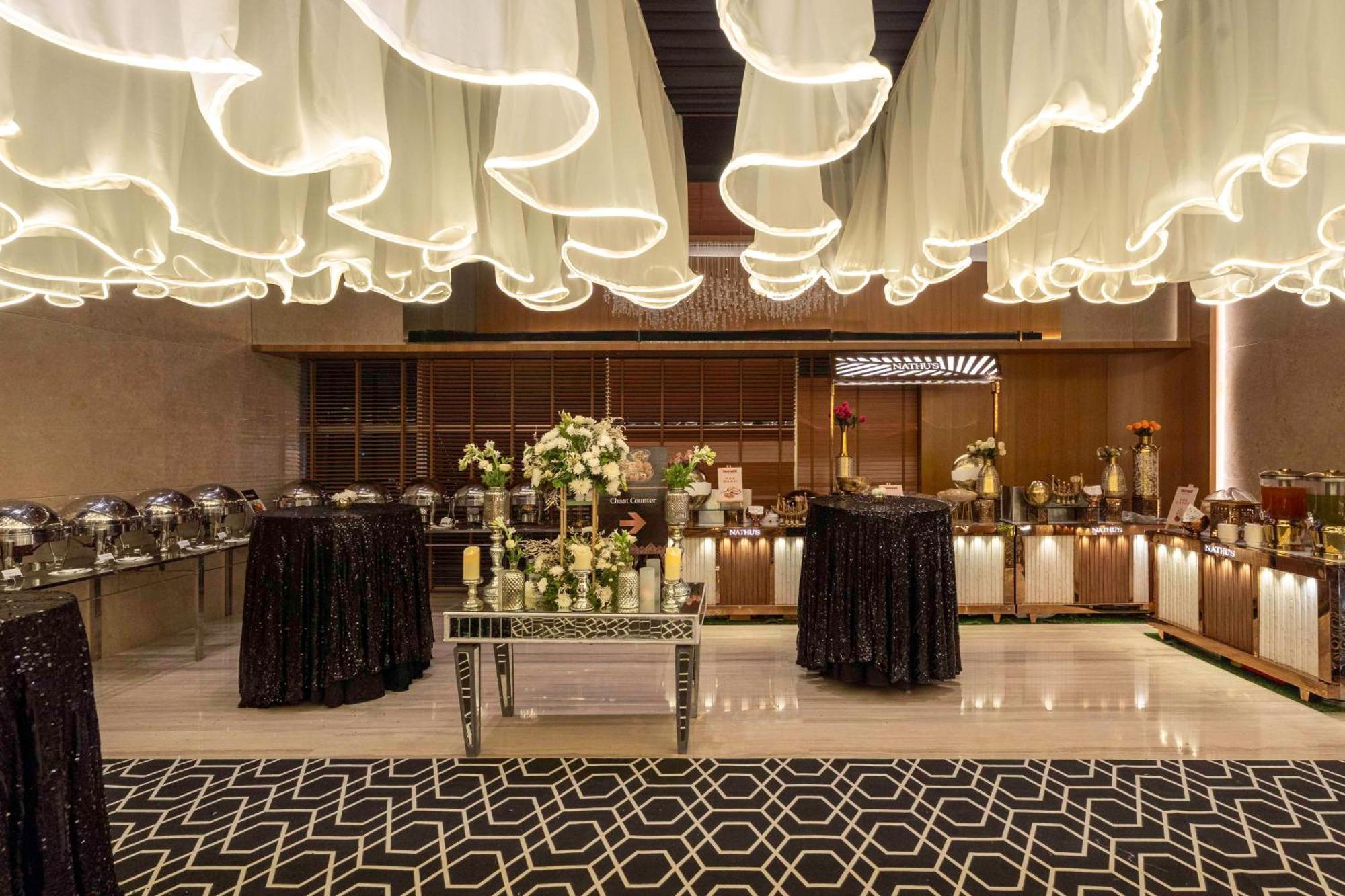 Radisson Gurugram Udyog Vihar Hotel Gurgaon Exterior photo