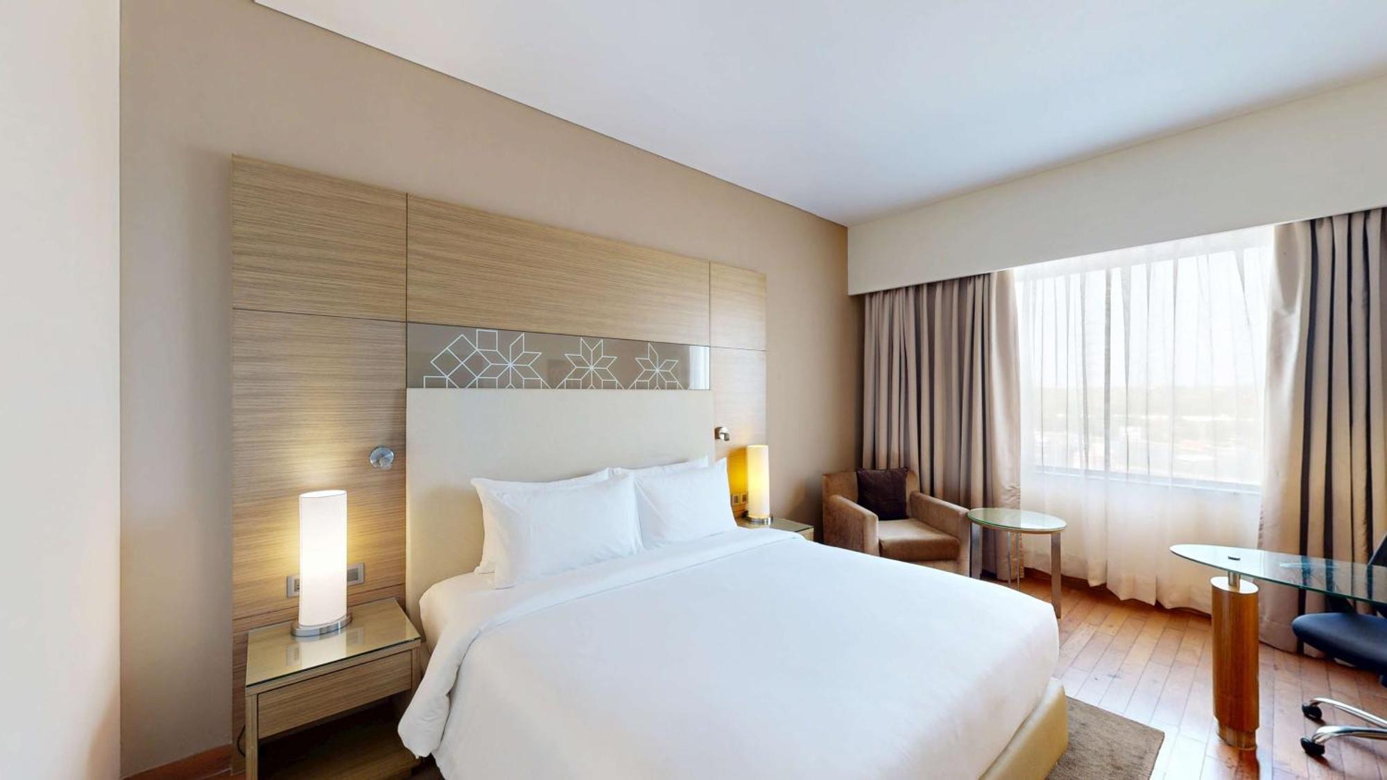 Radisson Gurugram Udyog Vihar Hotel Gurgaon Exterior photo