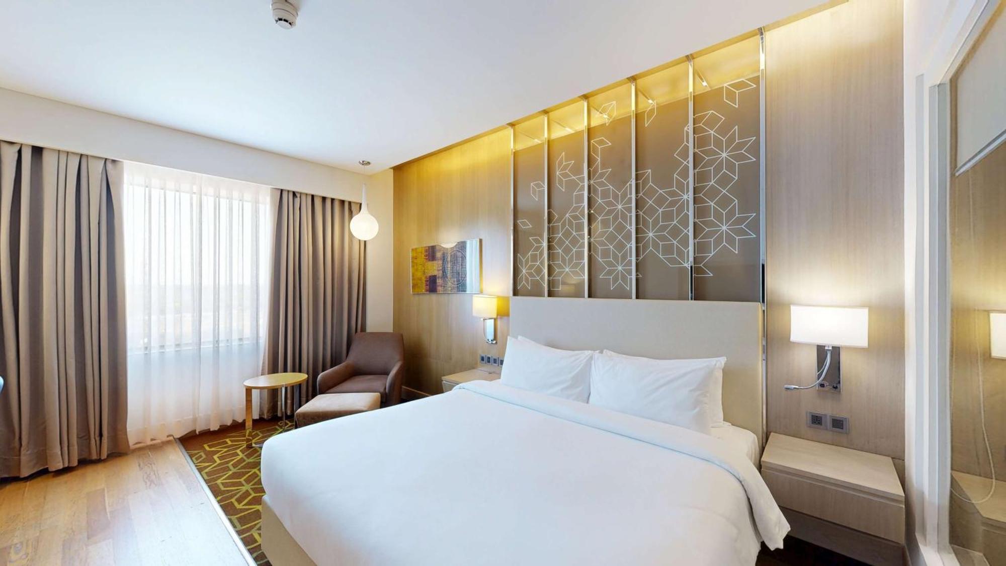 Radisson Gurugram Udyog Vihar Hotel Gurgaon Exterior photo
