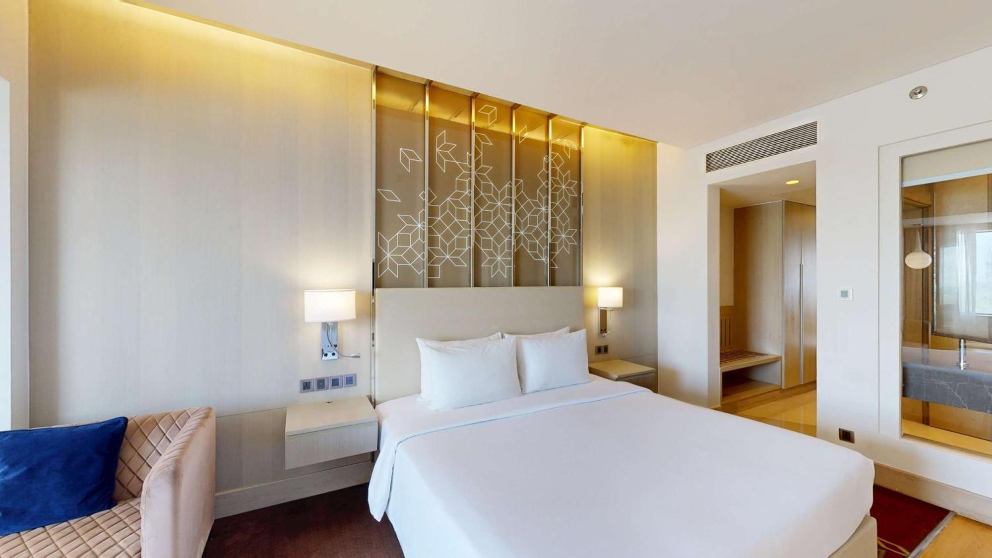 Radisson Gurugram Udyog Vihar Hotel Gurgaon Exterior photo