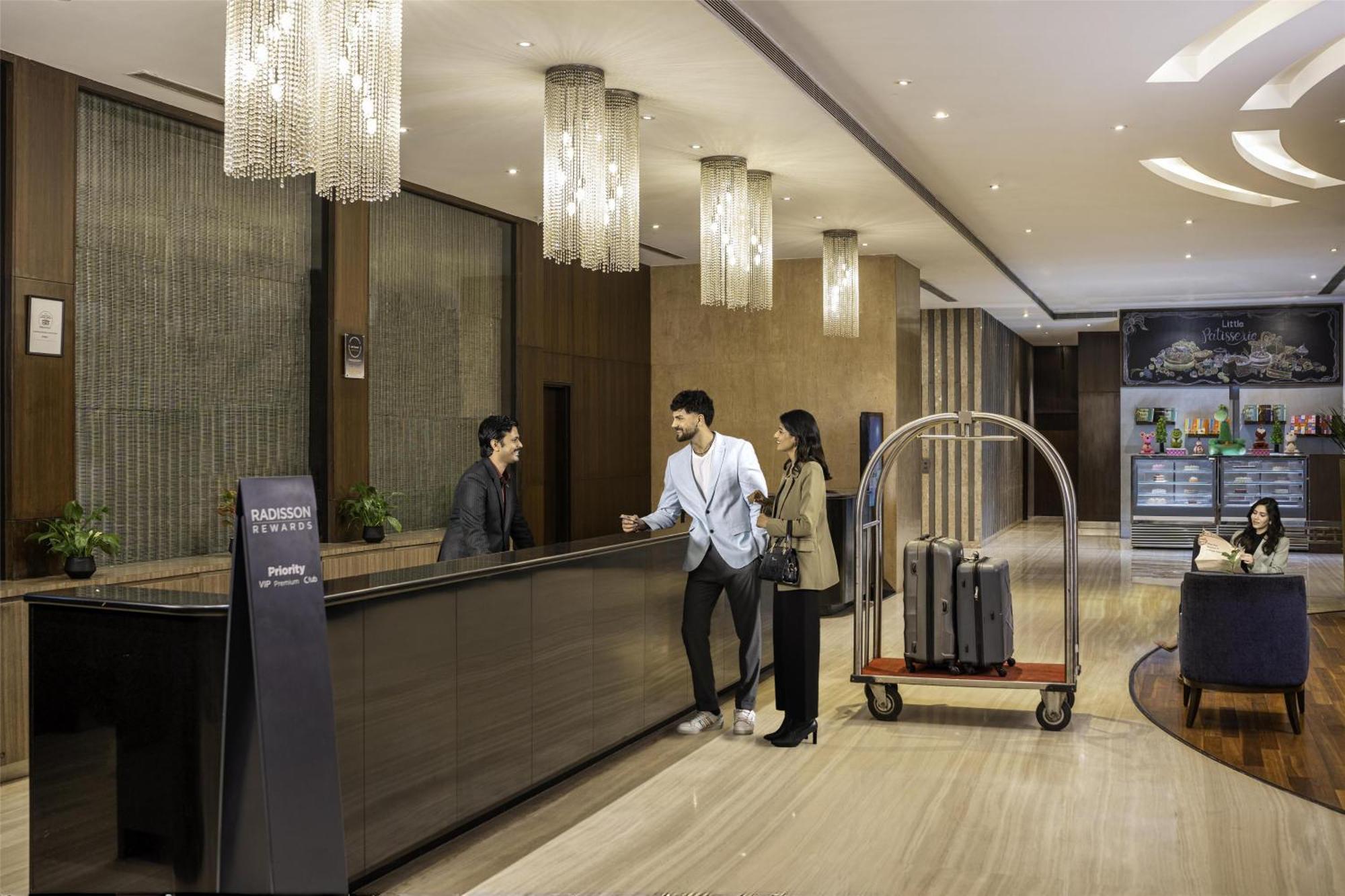 Radisson Gurugram Udyog Vihar Hotel Gurgaon Exterior photo