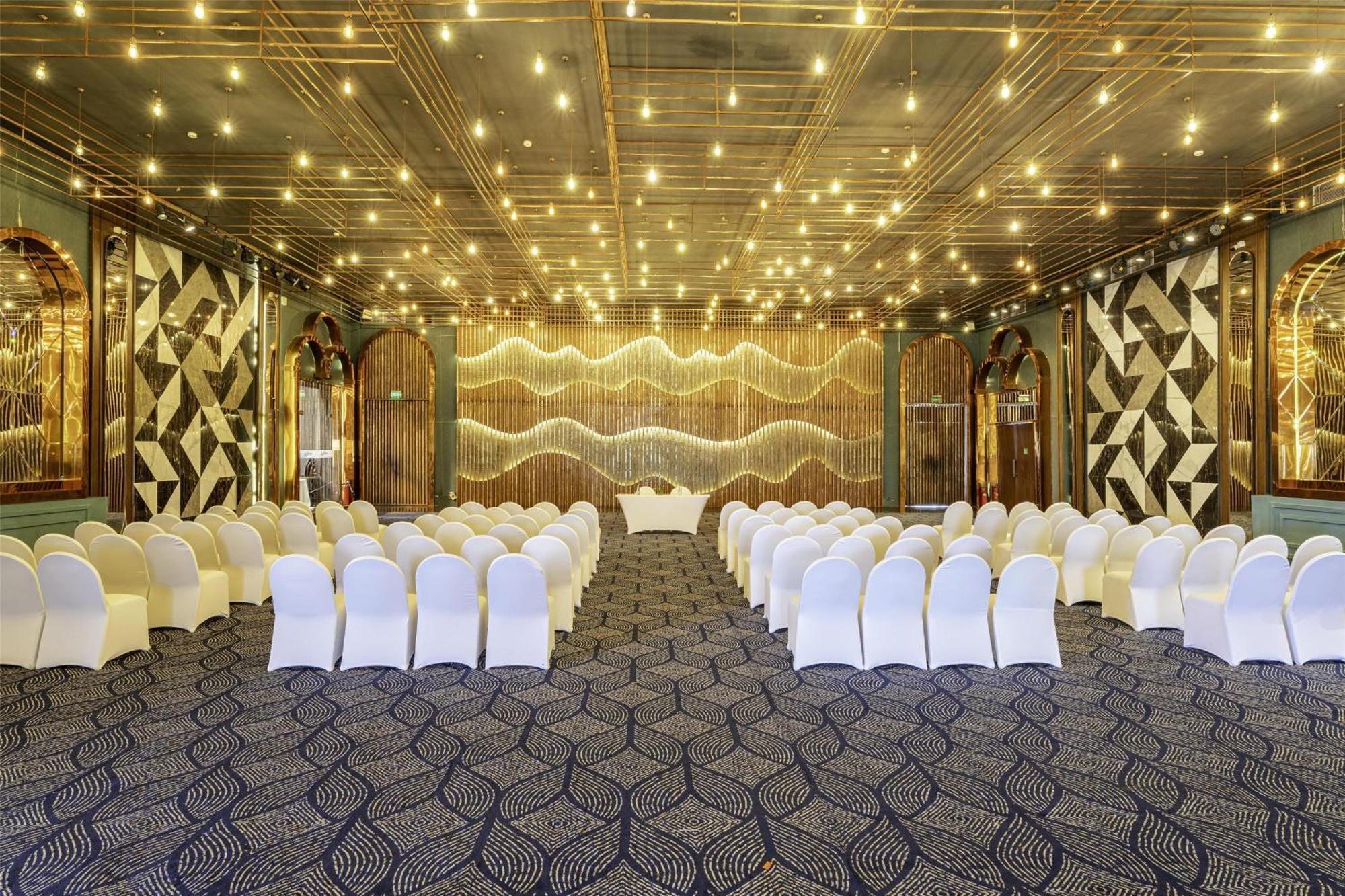 Radisson Gurugram Udyog Vihar Hotel Gurgaon Exterior photo