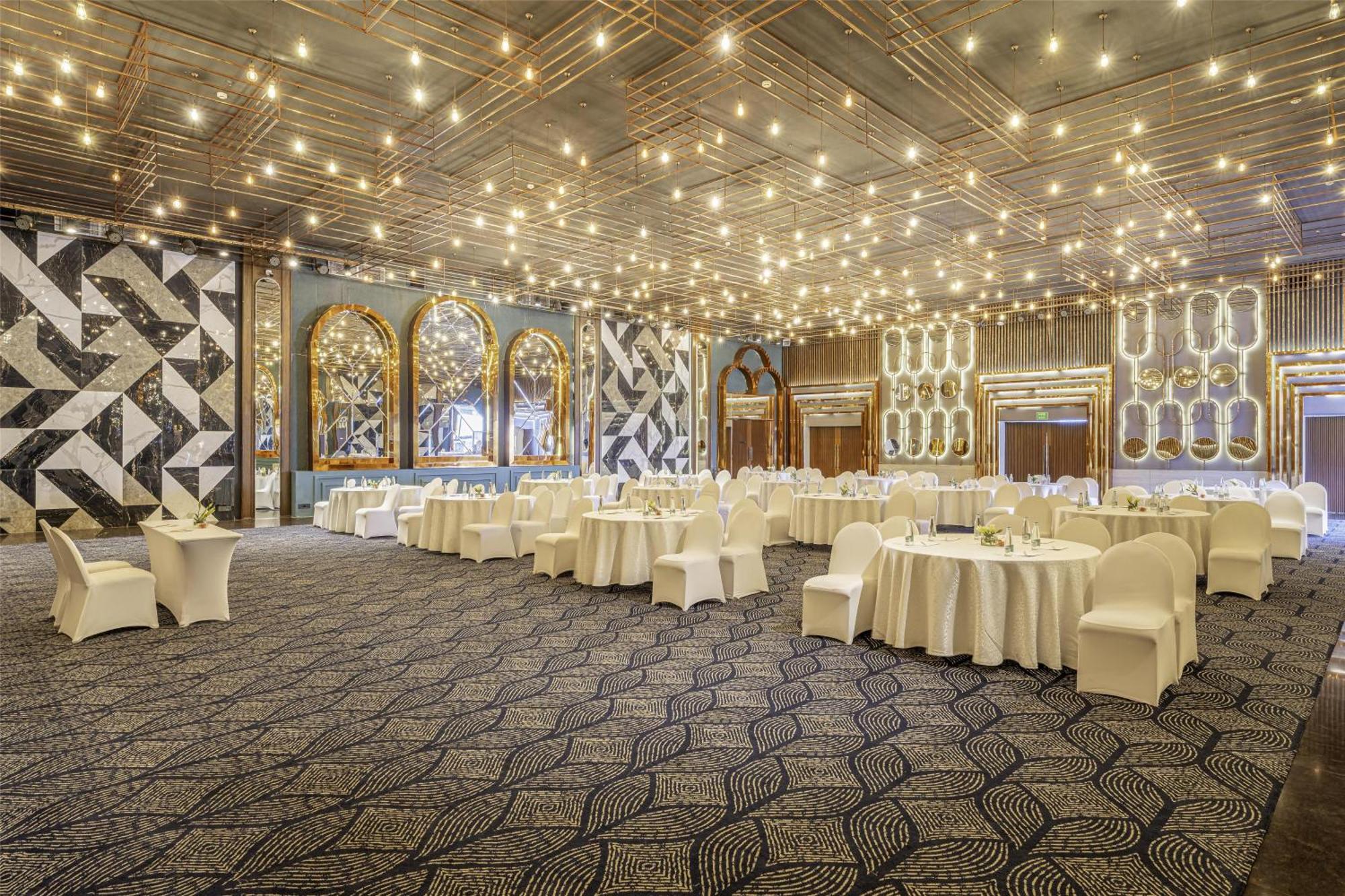 Radisson Gurugram Udyog Vihar Hotel Gurgaon Exterior photo