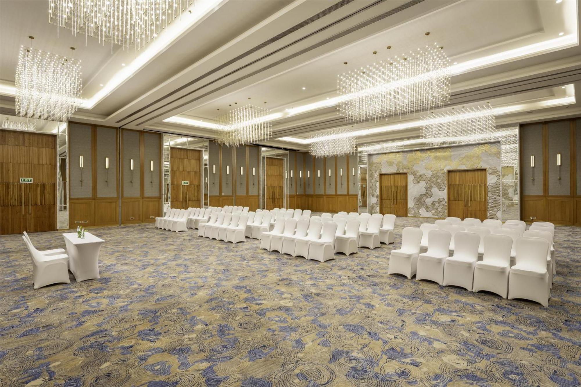Radisson Gurugram Udyog Vihar Hotel Gurgaon Exterior photo